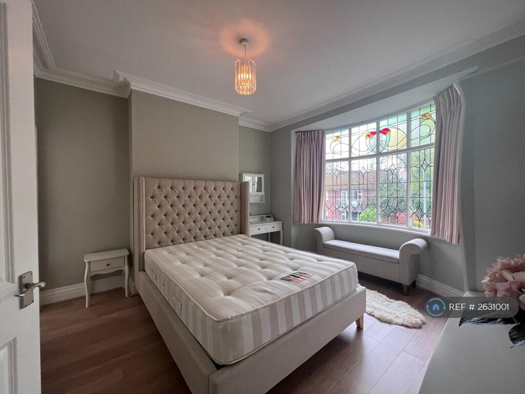 Double Bedroom With En-Suite
