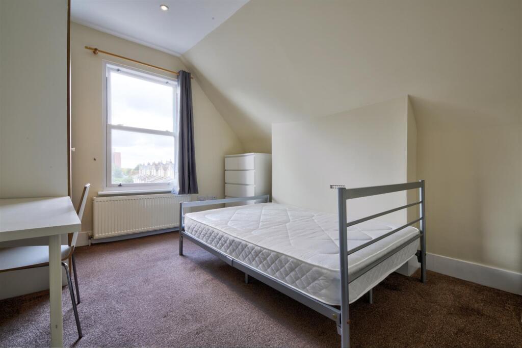 102a Tooting High Street bedroom 2.jpg