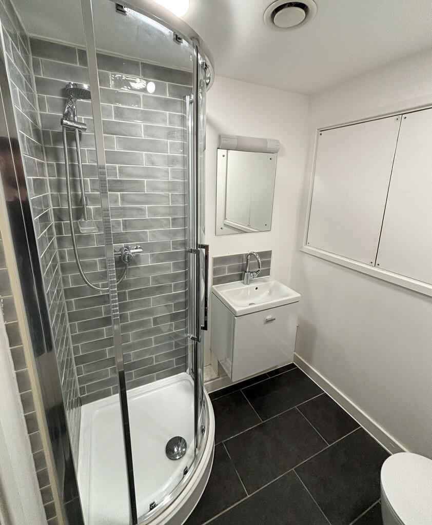 Shower Room (1)-2
