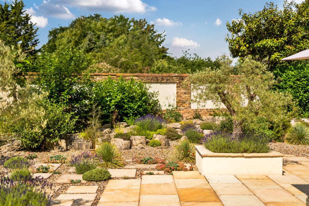 1310286-37-684c6a...