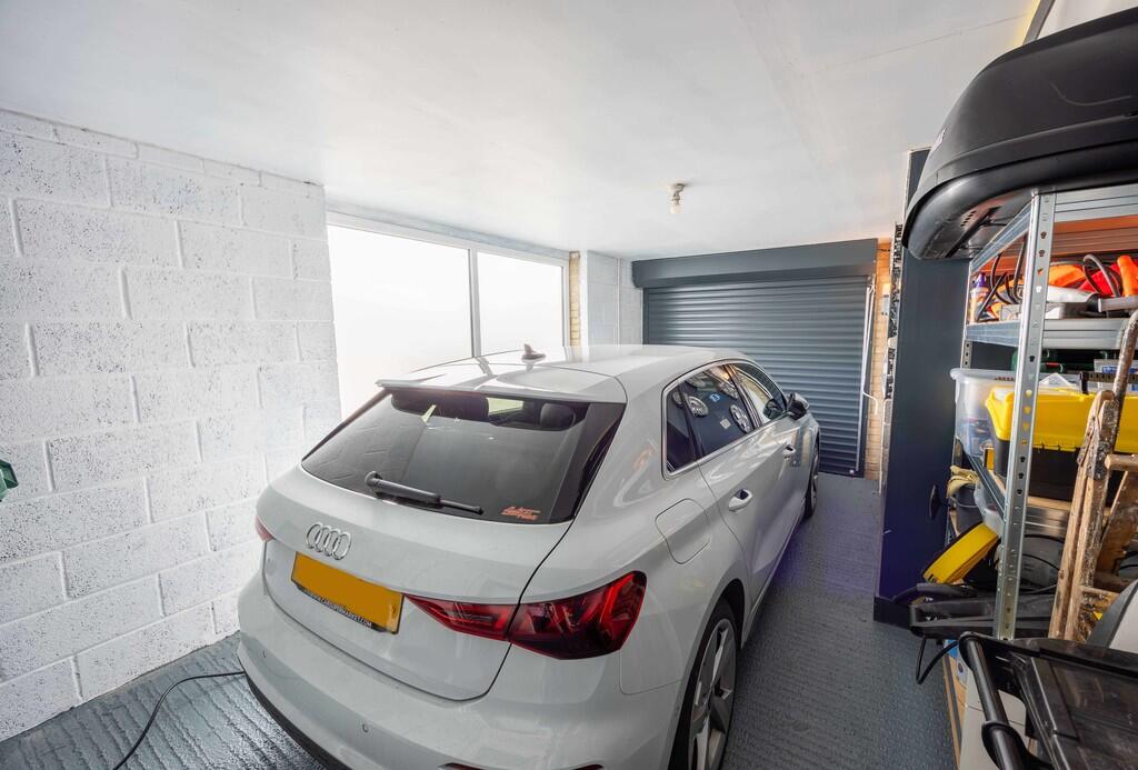 Single Garage Int...