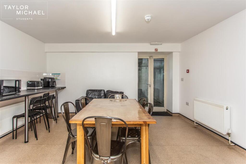 212 Elm Grove Ext &amp; Kit21.jpg