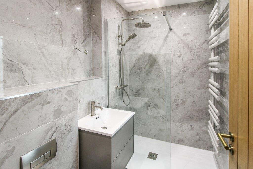 En-Suite 2