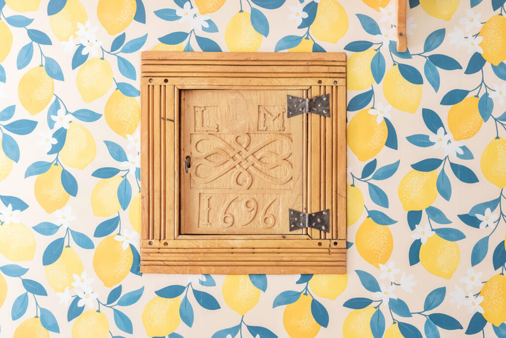 4-682327f2a556a-1...