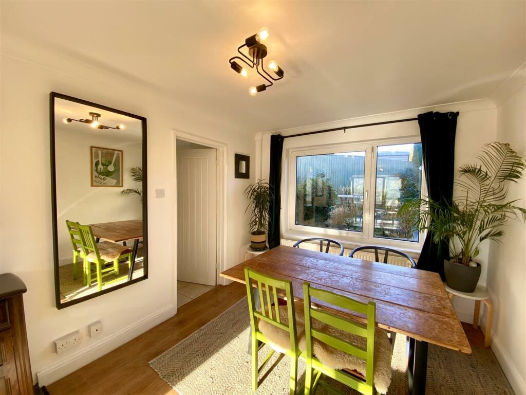 OPEN PLAN SITTING/DINING ROOM