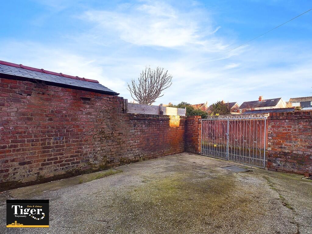 CAM02176G0-PR0472...