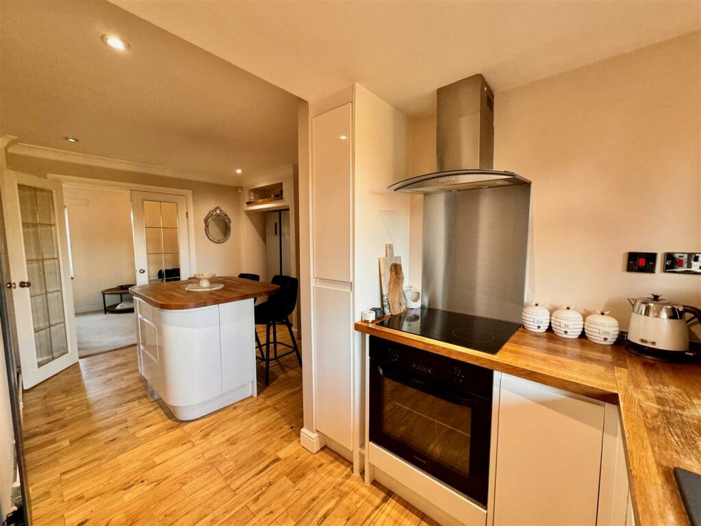BREAKFAST KITCHEN