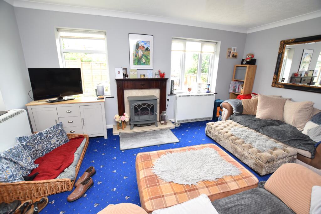 open plan lounge &amp; dining room