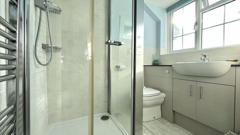 En-Suite to Bedroom 1