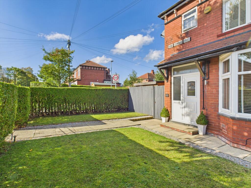 CAM03729G0-PR0148-STILL031