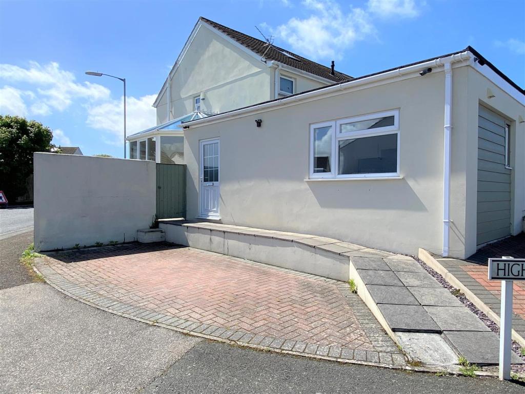 1a Higher Well Close Driveway