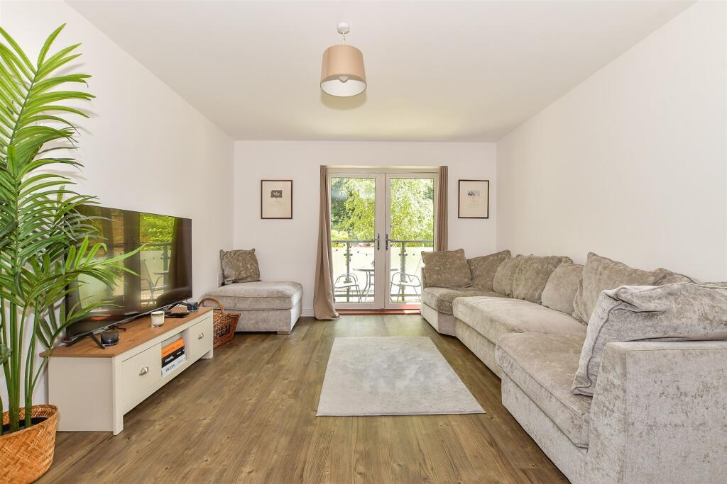 Lounge/ Dining/ Kitchen