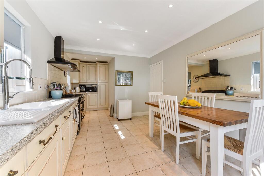 Kitchen/Breakfast Room