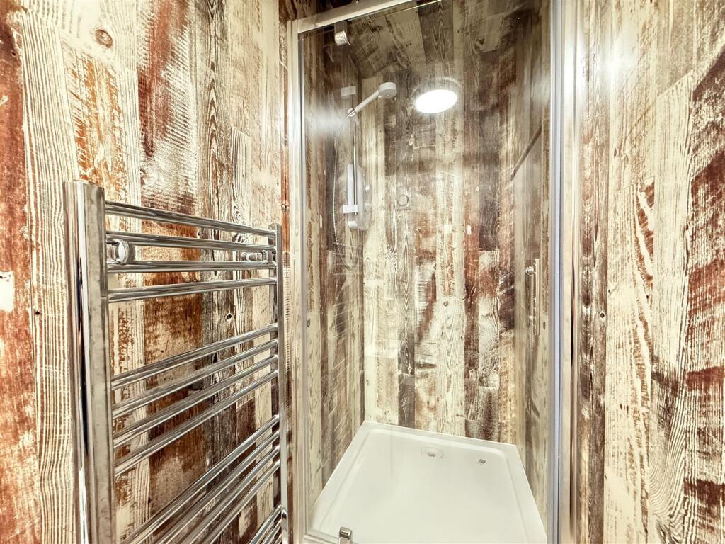 Bathroom 2.JPG