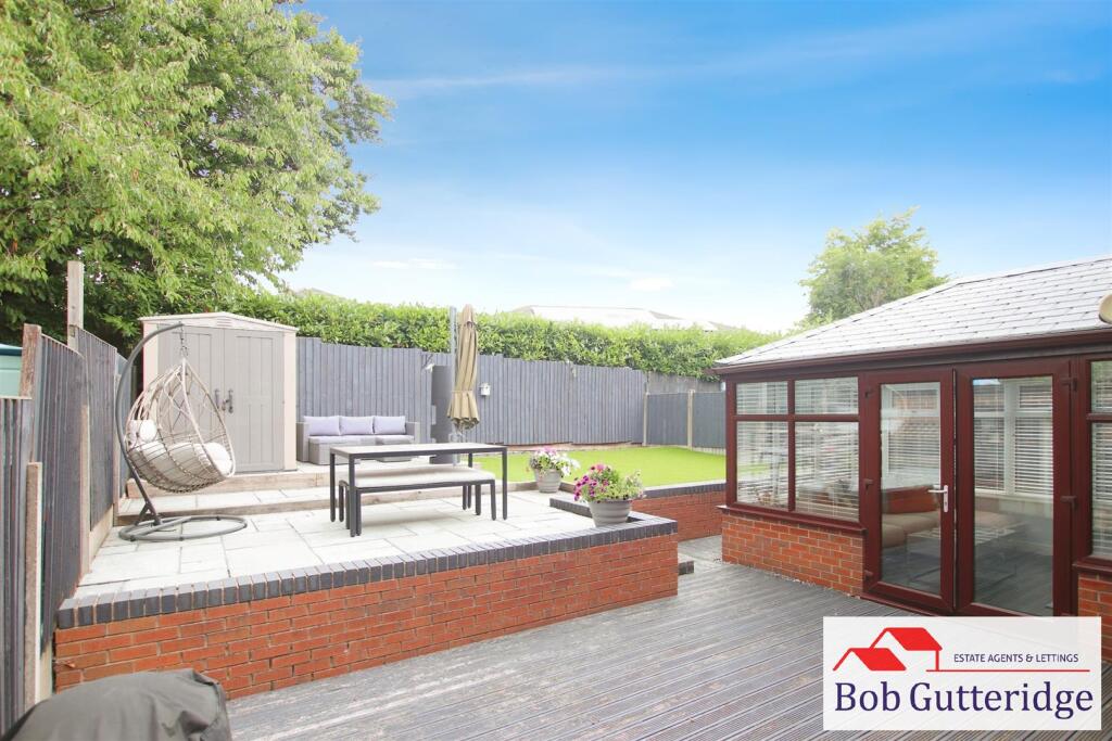 ENCLOSED REAR GARDEN