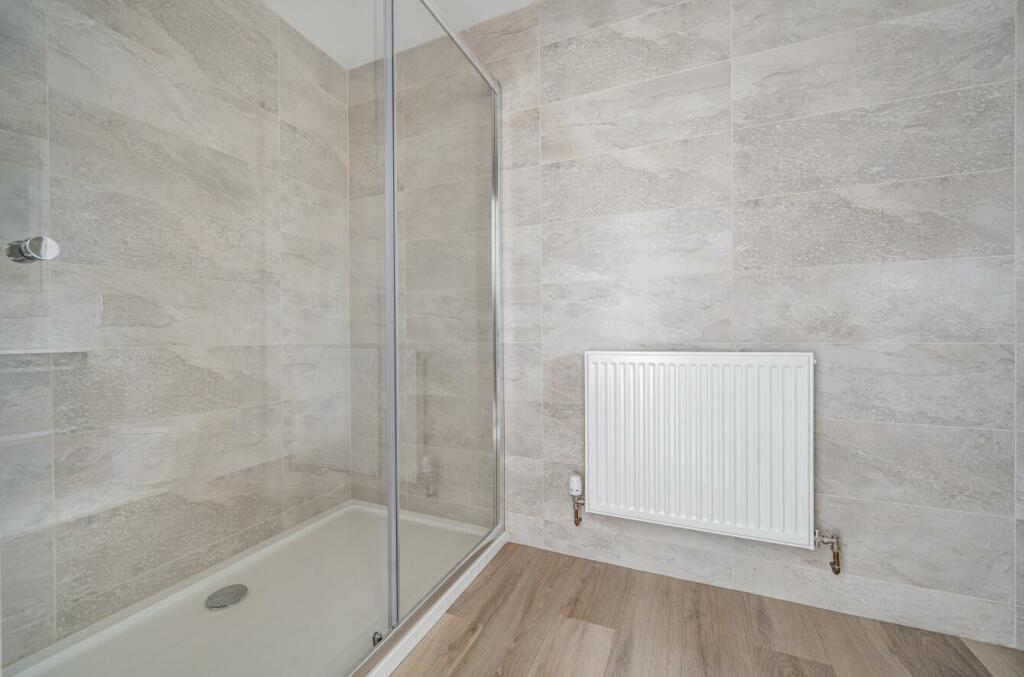 EN SUITE SHOWER ROOM