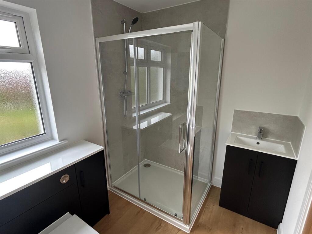 Bathroom..jpg