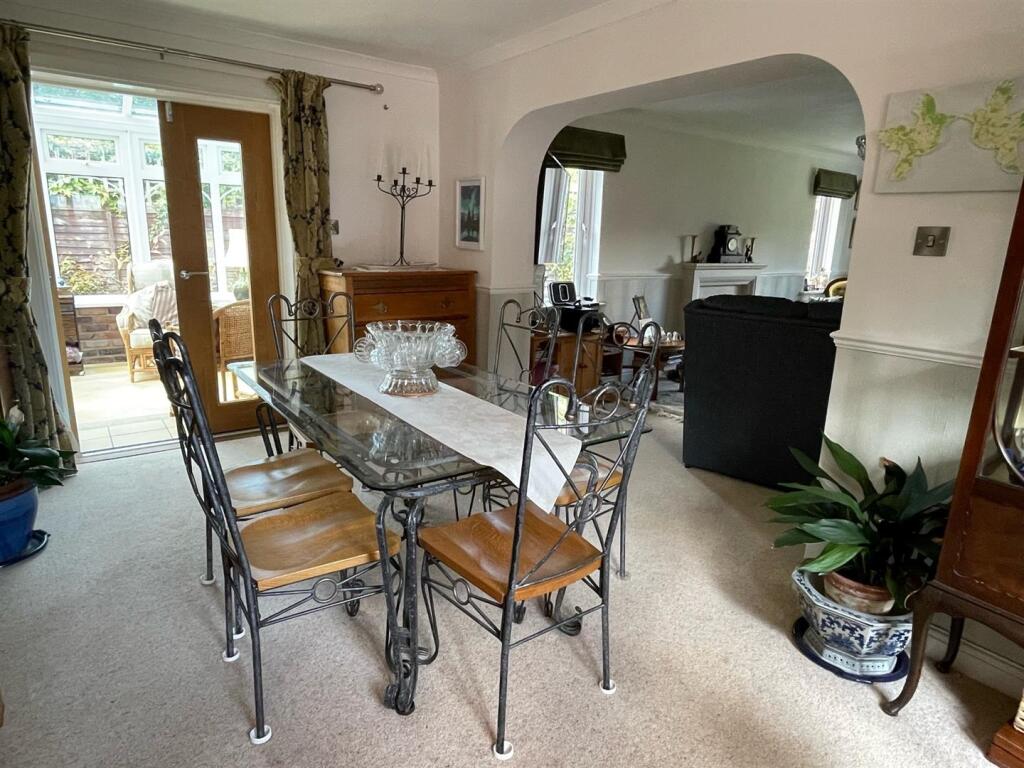 Dining room.jpg