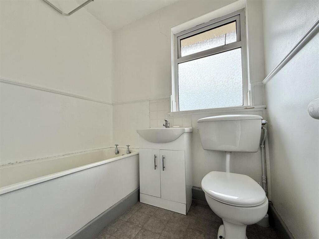 Family Bathroom.jpeg