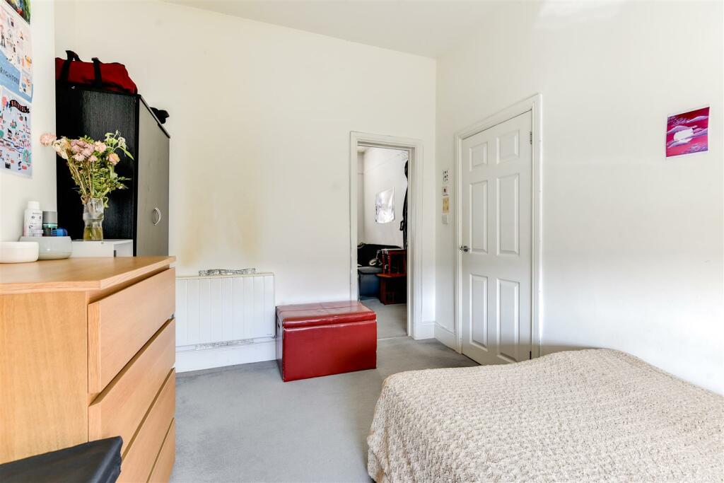 Flat 2-6.jpg