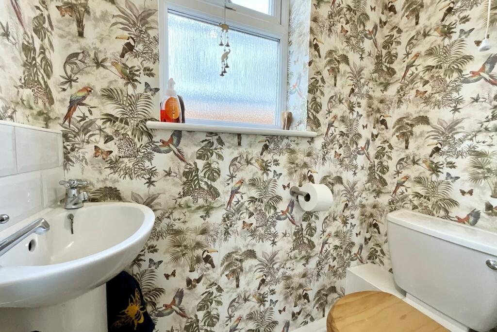 downstairs wc