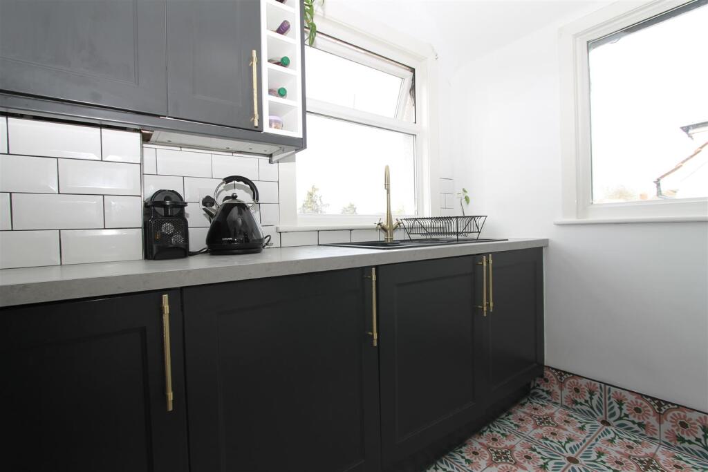 Kitchen3.JPG