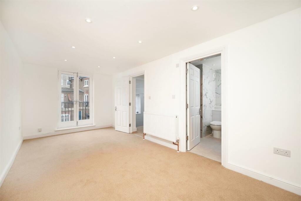 Principal bedroom 1 - Maple Mews.jpeg