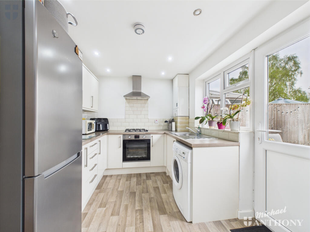 CAM03218G0-PR0620-STILL008