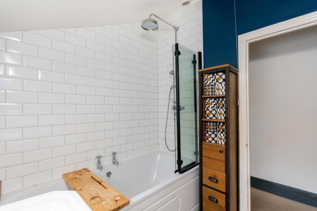 2W4RBN - Bathroom A.jpg