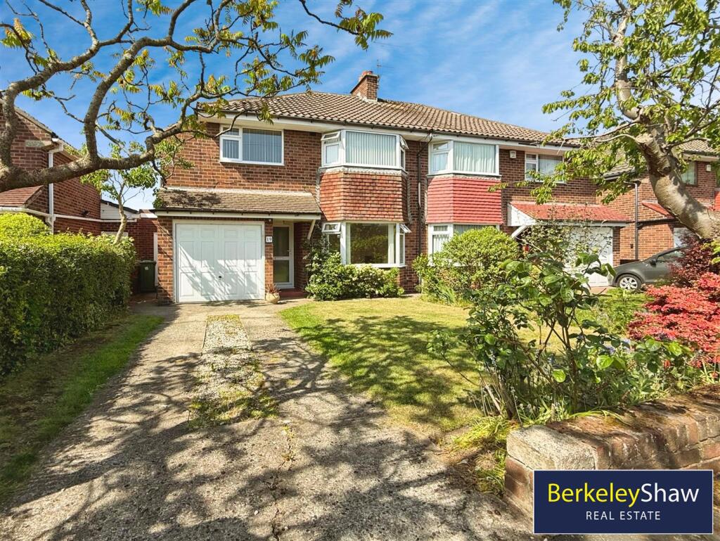 bde55e32--4E40-80F5-5272FFF668AF-88855-00000C2372E