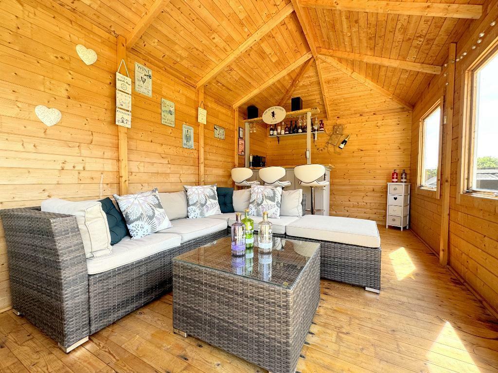 Summerhouse / bar