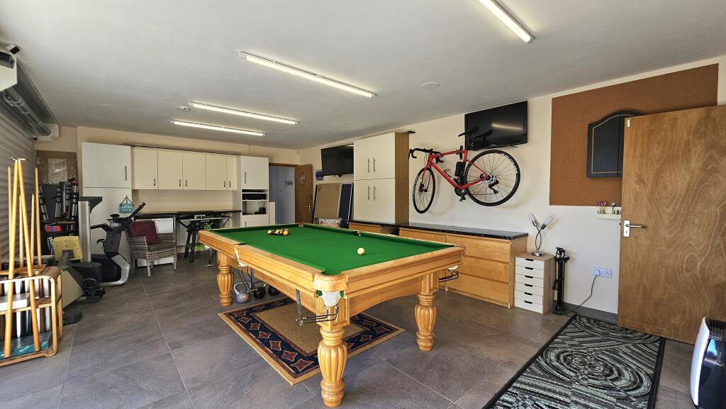 Garage / Games Room