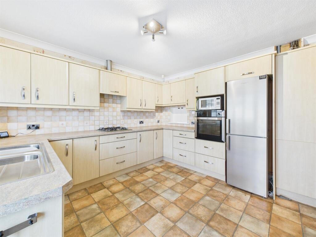 Kitchen: