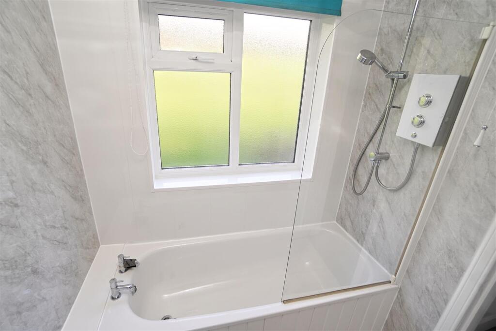 bathroom 2.jpg