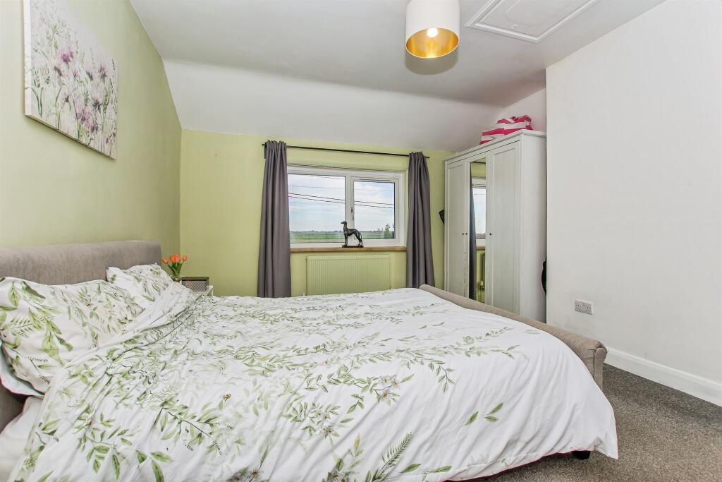 Gauntlet Road, Bicker, Boston