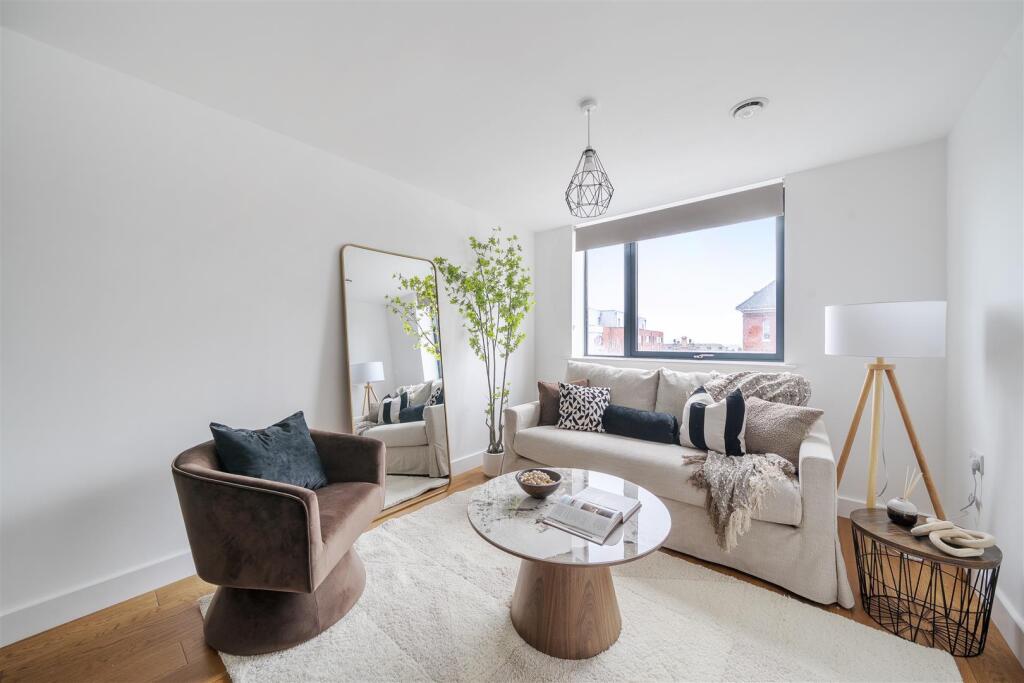 Kitchen/dining/sitting room