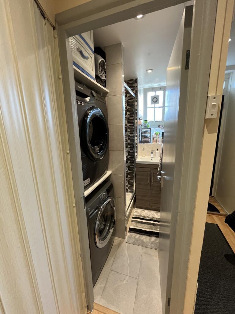 643b0574f9ea79bb2c0e4a47b2961d596eb16d48_thmb_lg