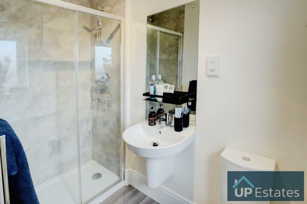 Bedroom 3 En Suite.jpg