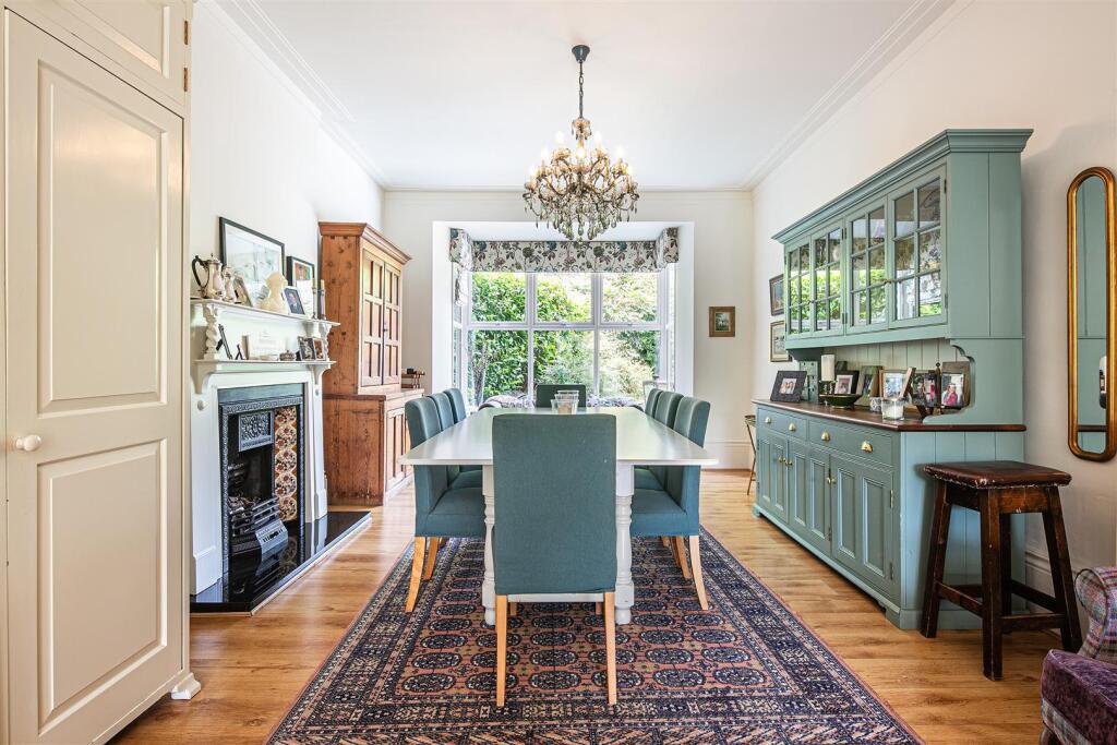 Dining area.jpg