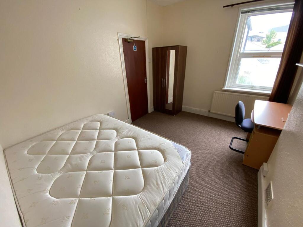 First Floor Middle Bedroom