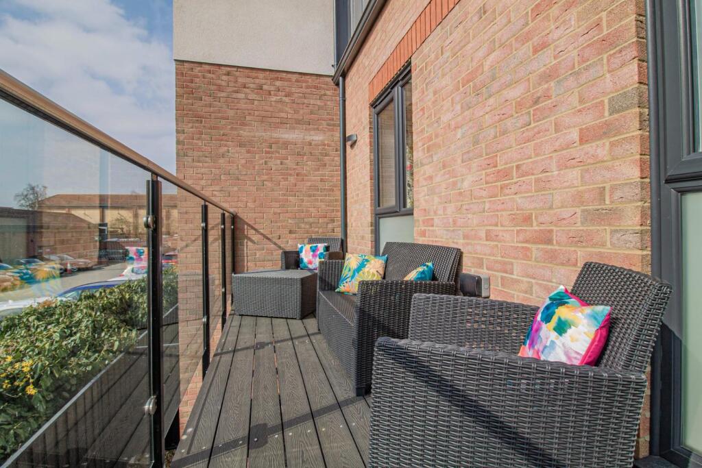 Apartment 7, Saddler Court [South-Facing Balcony] 