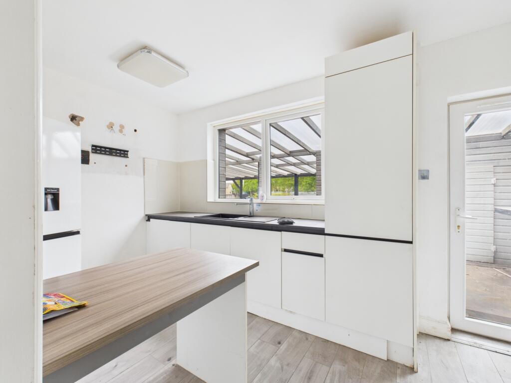 CAM03729G0-PR0124-STILL009