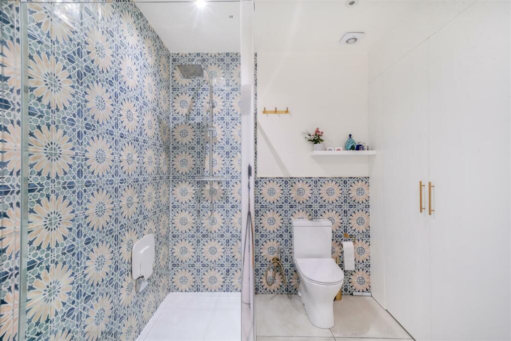 Doenstairs Shower Room.jpg