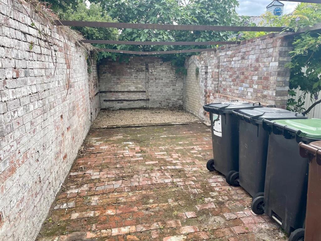 Courtyard Yard Garden