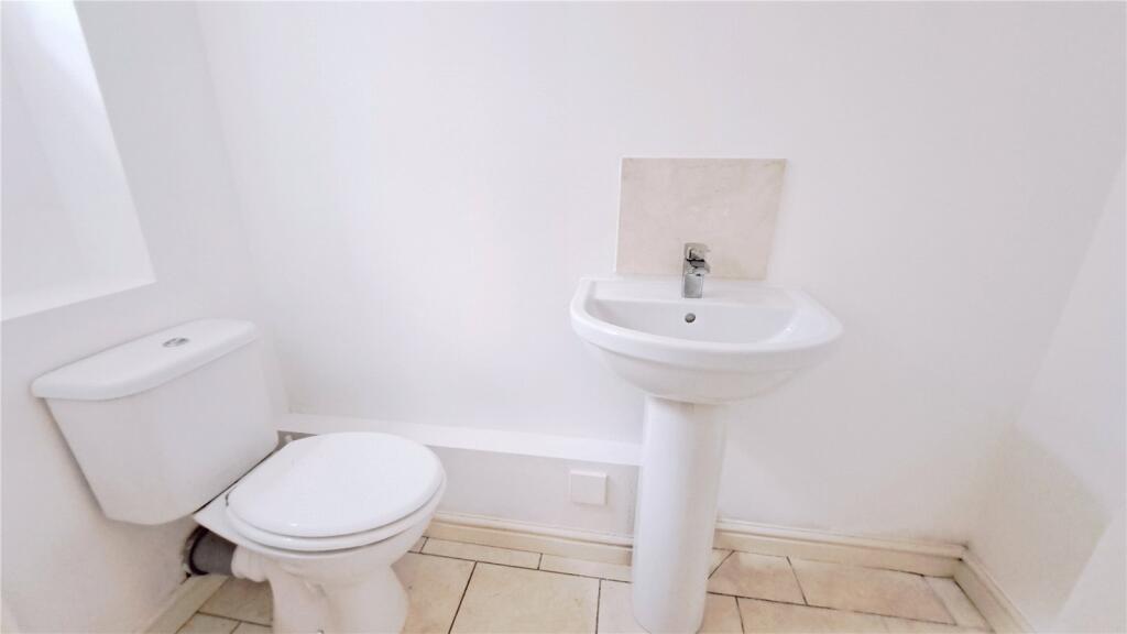 Cloakroom/Wc