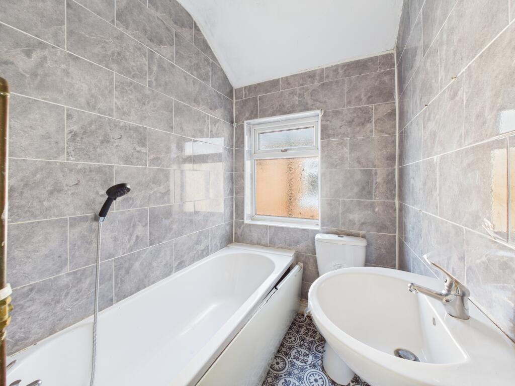 CAM04825G0-PR0181-STILL008