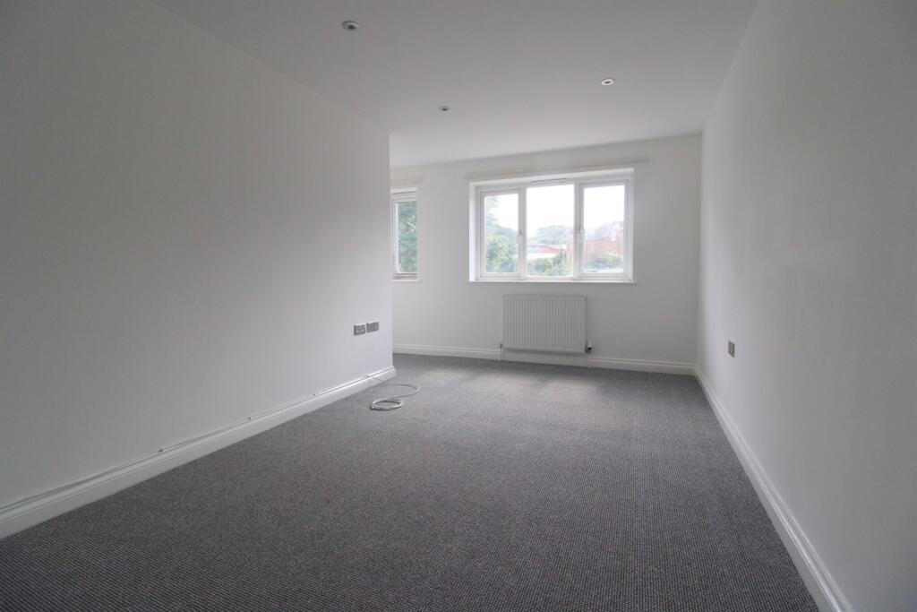 Bedroom+