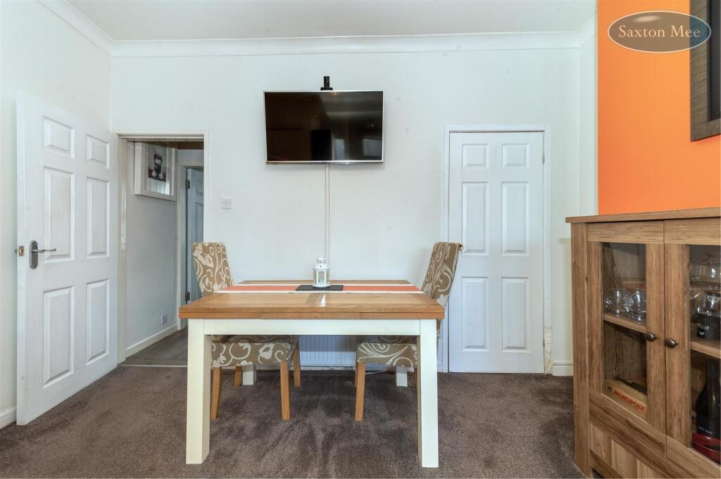 carr rd - dining room 8944.jpg