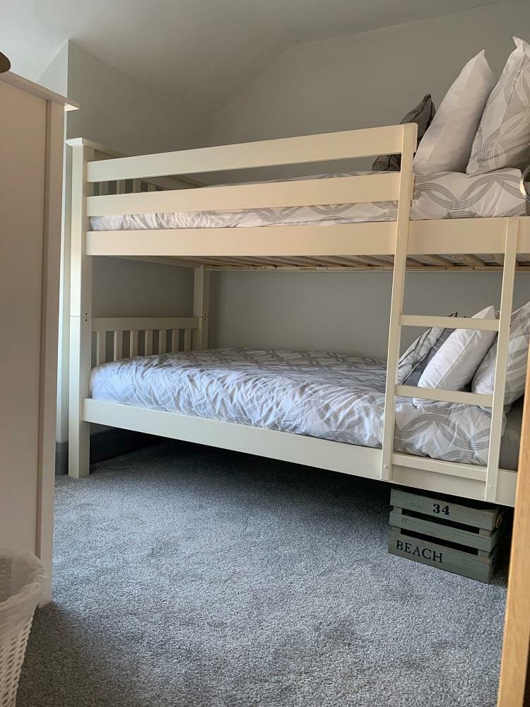 Bed 2.jpg