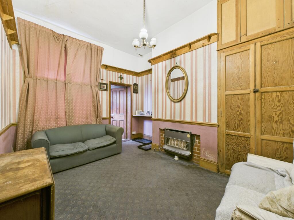 CAM04825G0-PR0229-STILL003